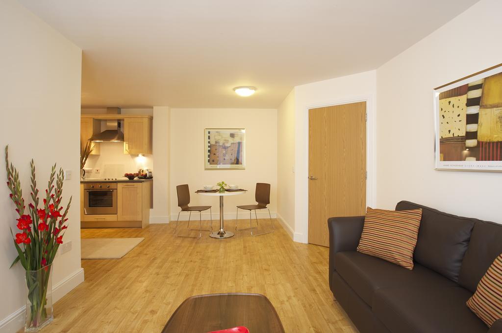 Saco Farnborough Apartman Farnborough  Szoba fotó